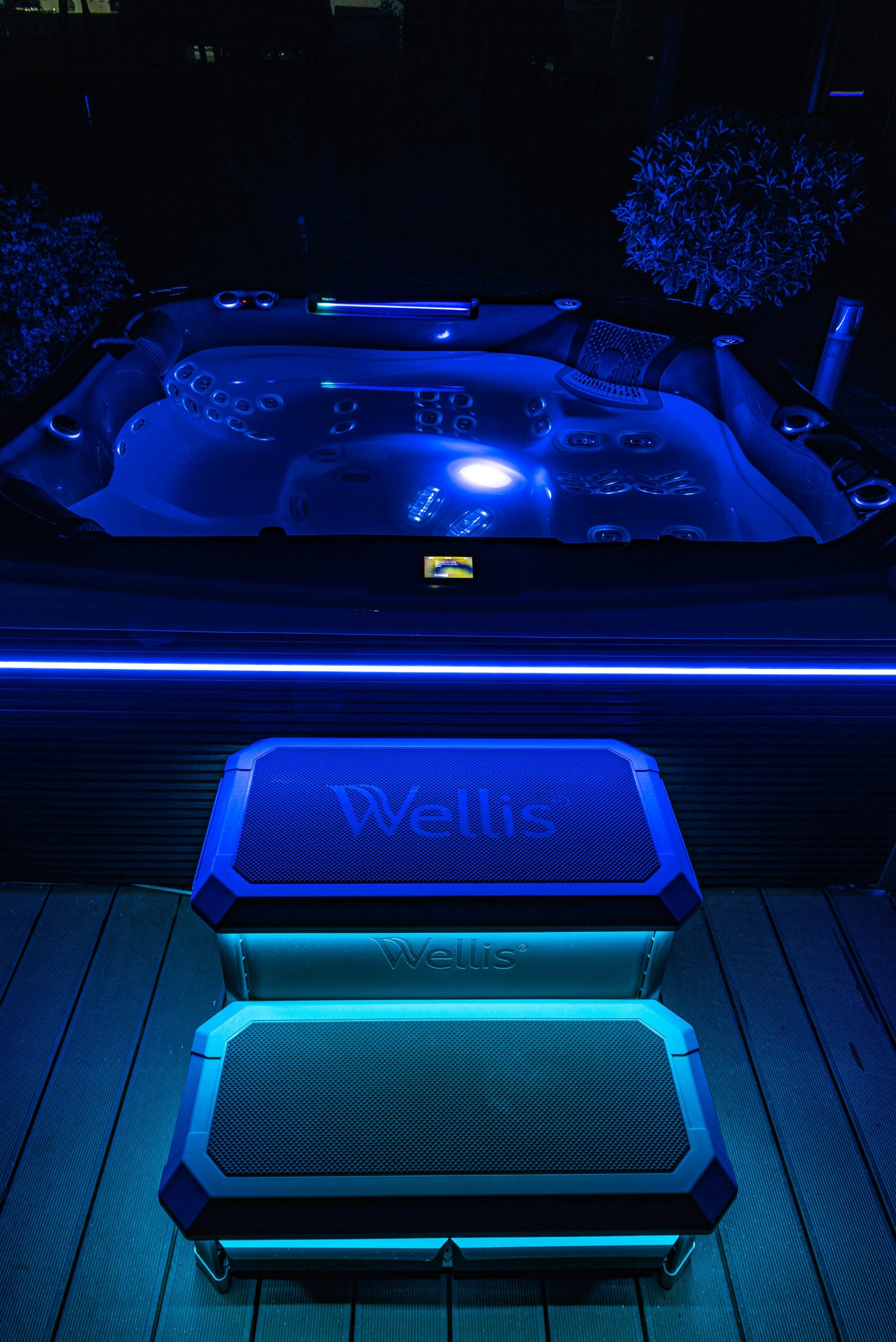 Wellis® Atlas Life Premium - Staffordshire Hot Tubs & Swimspas